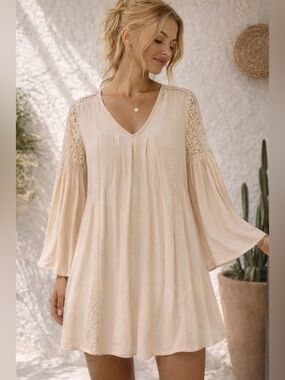 NWOT Bella Ella Boutique Boho Babydoll Mini Dress | cream, lace, bell sleeve 💕